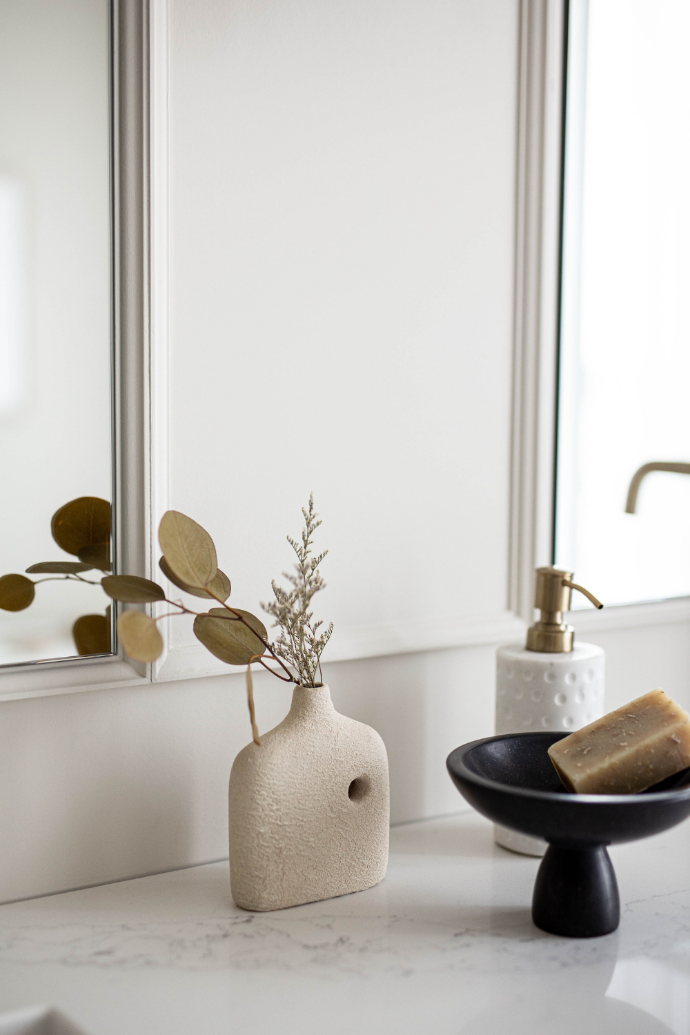 Marble Black Stone Bowl Pedestal Sm